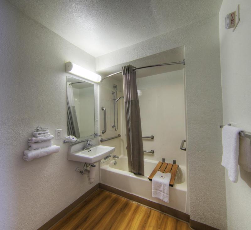 Double Room - Disability Access - Roll In Shower image 1