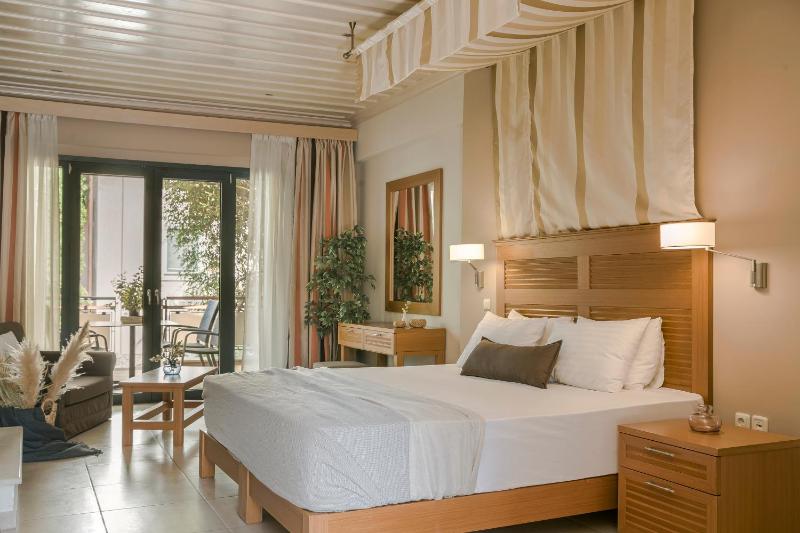 Deluxe Double Room image 2
