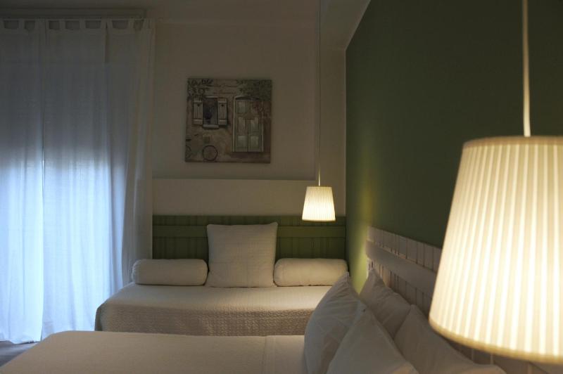 Deluxe Triple Room image 2