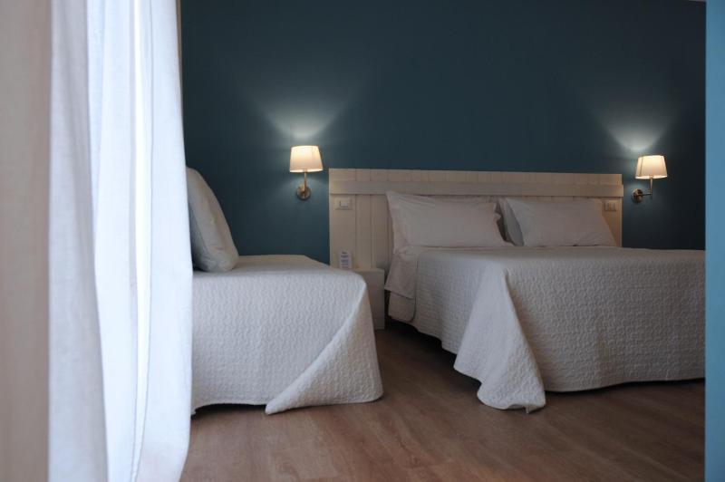 Deluxe Triple Room image 3