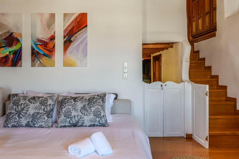 Floral Villa with marvelous view to Mykonos town - image 14
