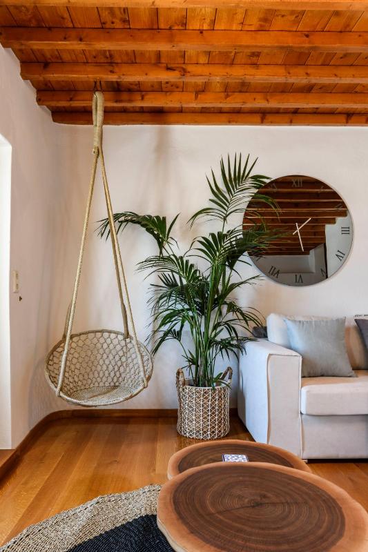 Floral Villa with marvelous view to Mykonos town - image 4