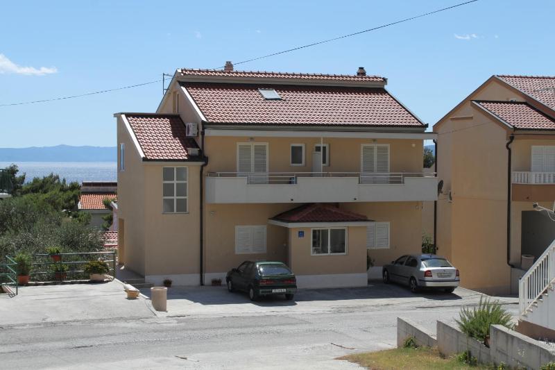 Apartments with parking space Makarska - 6850 - image 1