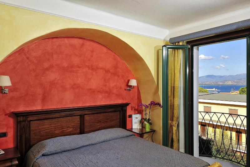 Double Room with Sea View image 3