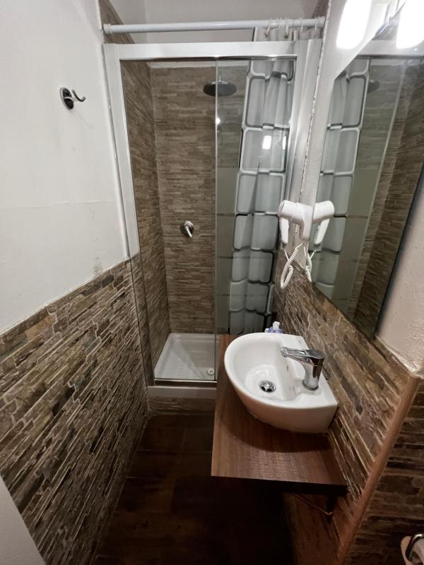Double Room with Private Bathroom image 3