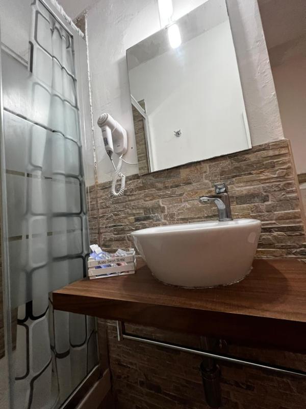 Double Room with Private Bathroom image 2