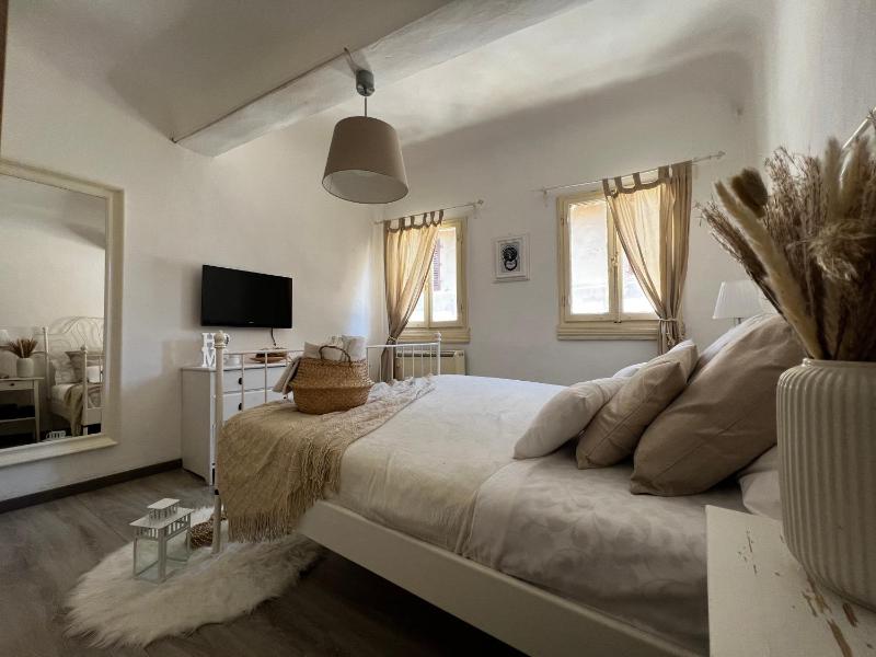 One-Bedroom Apartment image 2