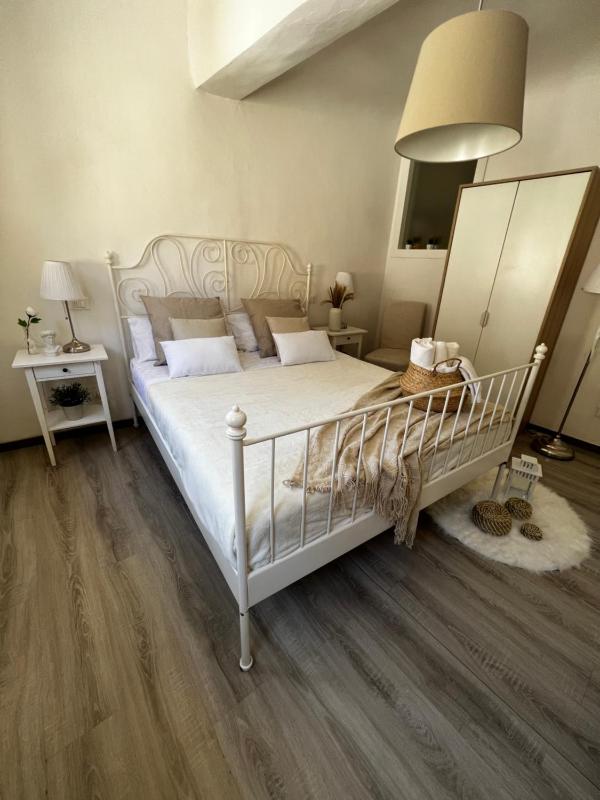 One-Bedroom Apartment image 3