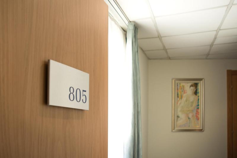 Twin Room image 4