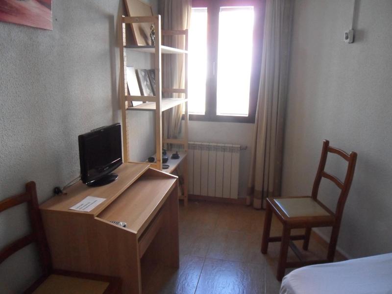 Single Room image 4