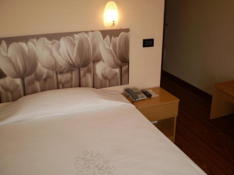 Single Room image 2