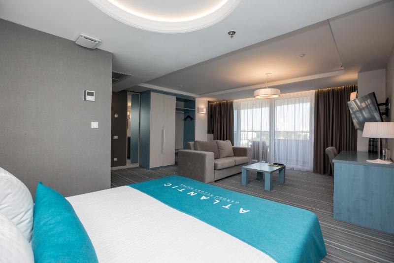 Junior Suite with Terrace image 3