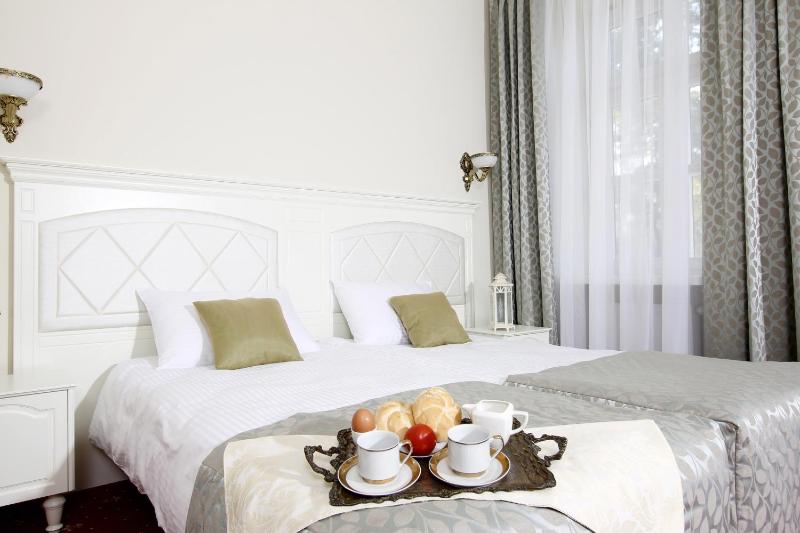 Deluxe Double Room with Balcony image 3