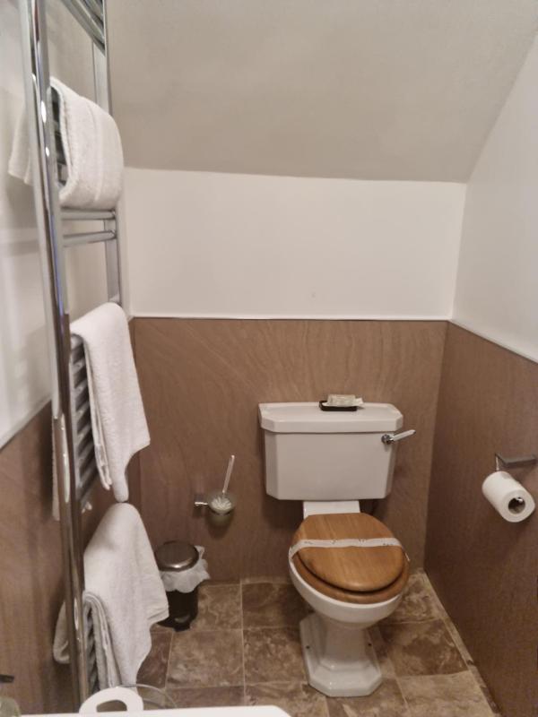 Twin Room image 3