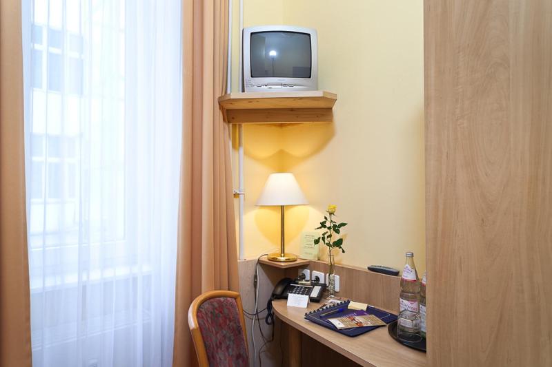 Standard Single Room image 3