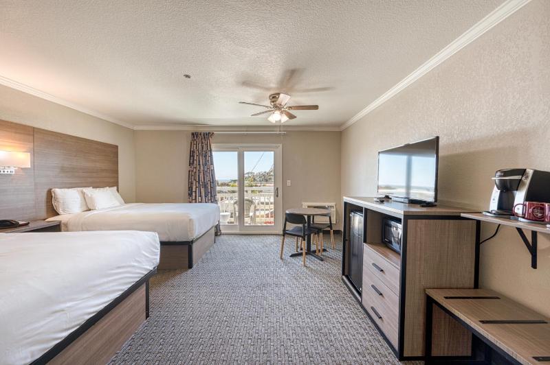 Deluxe Queen Room with Two Queen Beds and Ocean View - Non-Smoking image 1