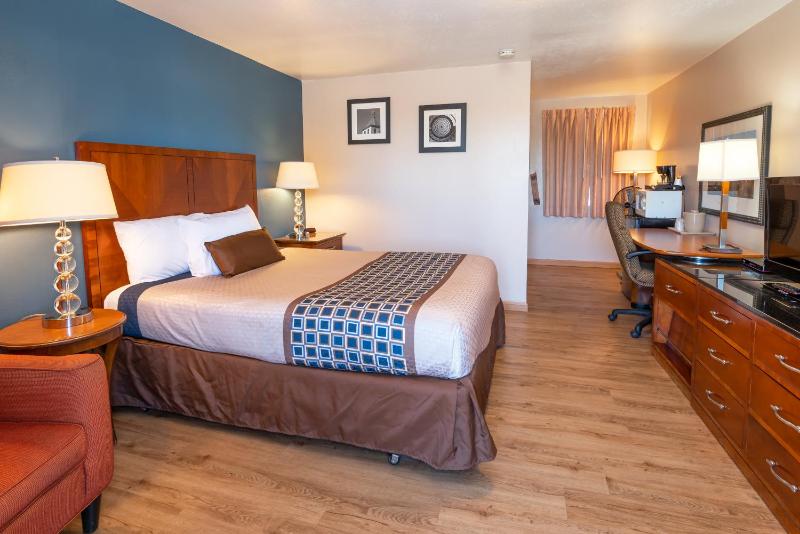 Standard Queen Room image 1