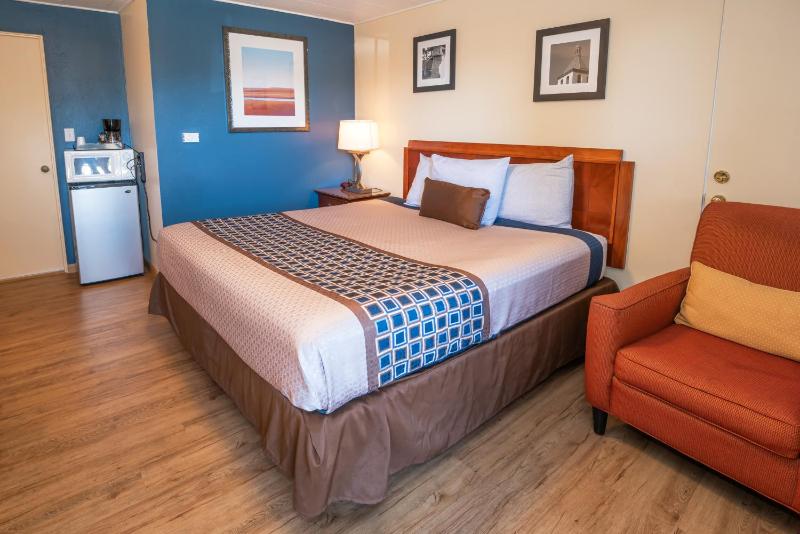 Standard King Room image 1