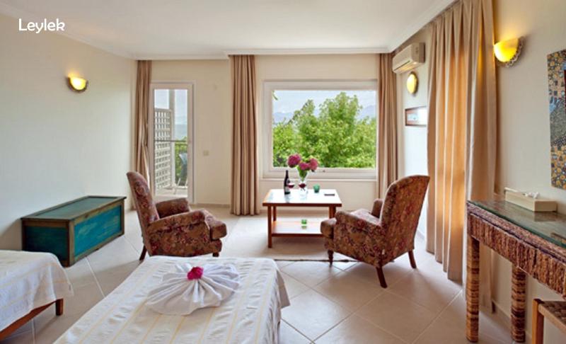 Standard Twin Room image 1