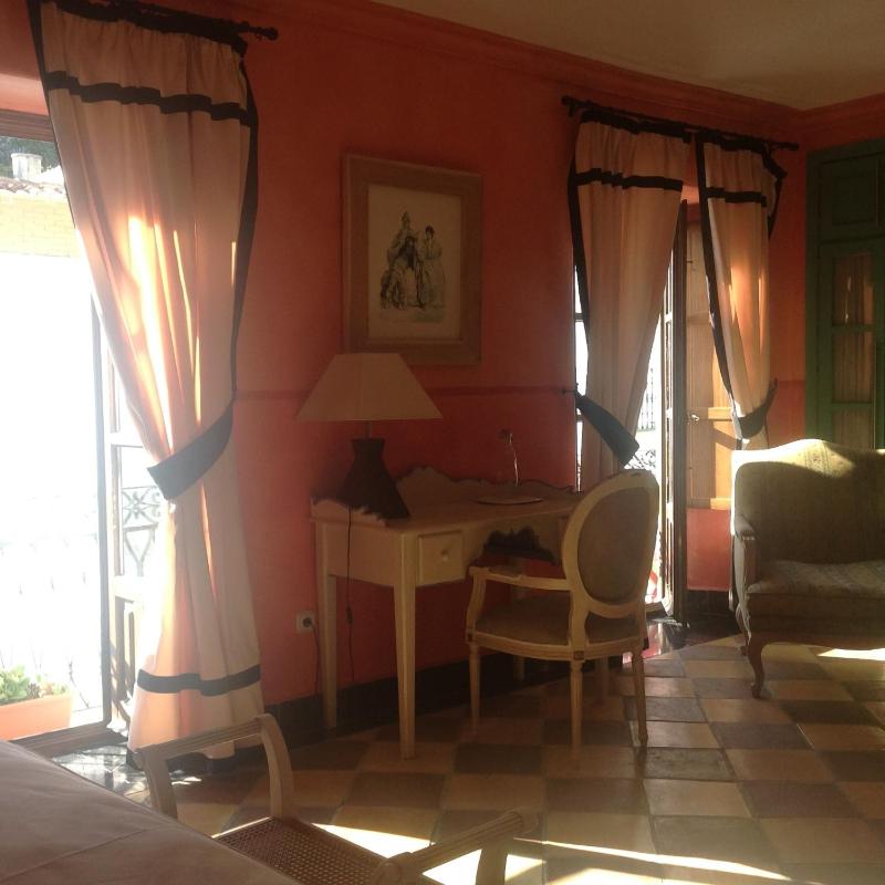Double Room with Balcony image 2