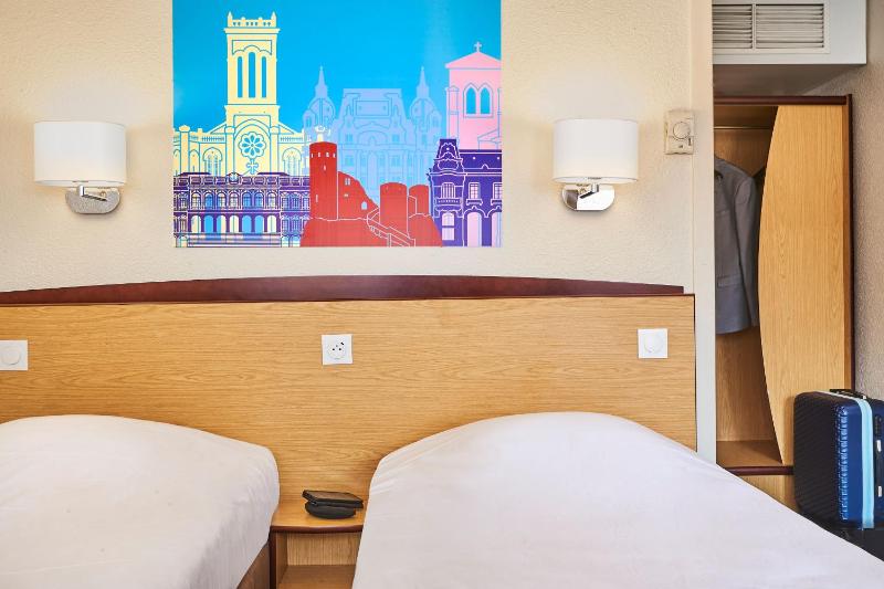 Twin Room image 1