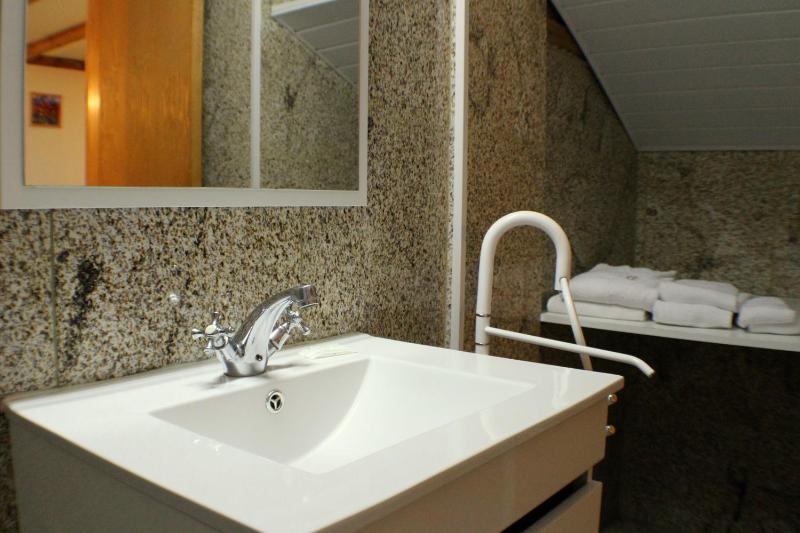 Superior Three-Bedroom House image 2
