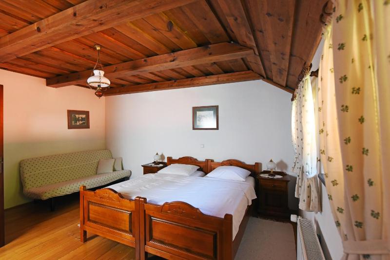 Deluxe Double Room with Balcony image 4