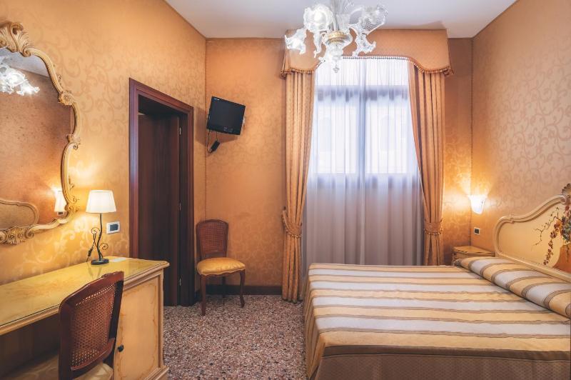 Standard Double or Twin Room image 3