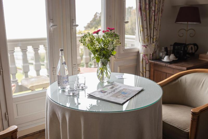 Deluxe Double Room with Sea View image 2