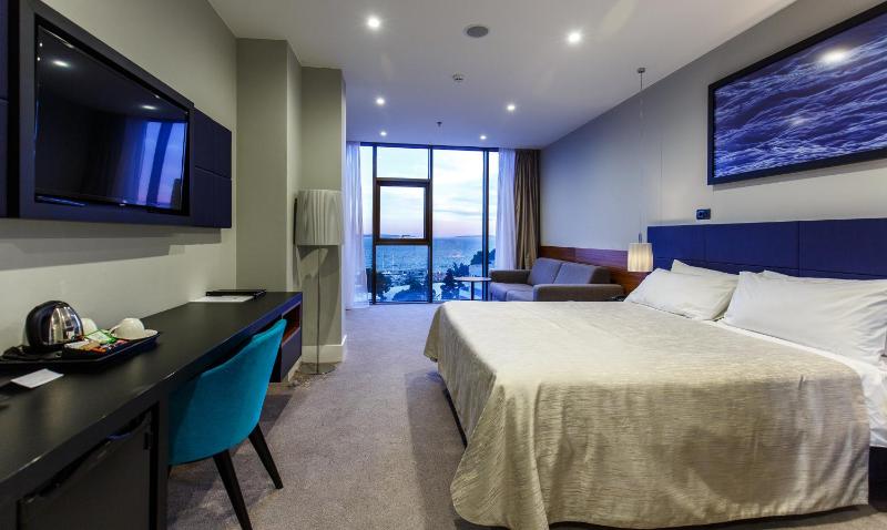 Deluxe Double Room Sea Side image 2
