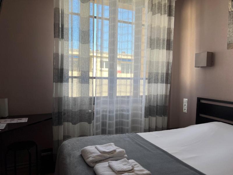 Small Double Room image 3