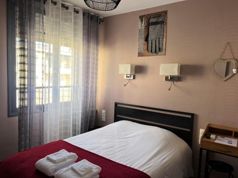 Small Double Room image 2