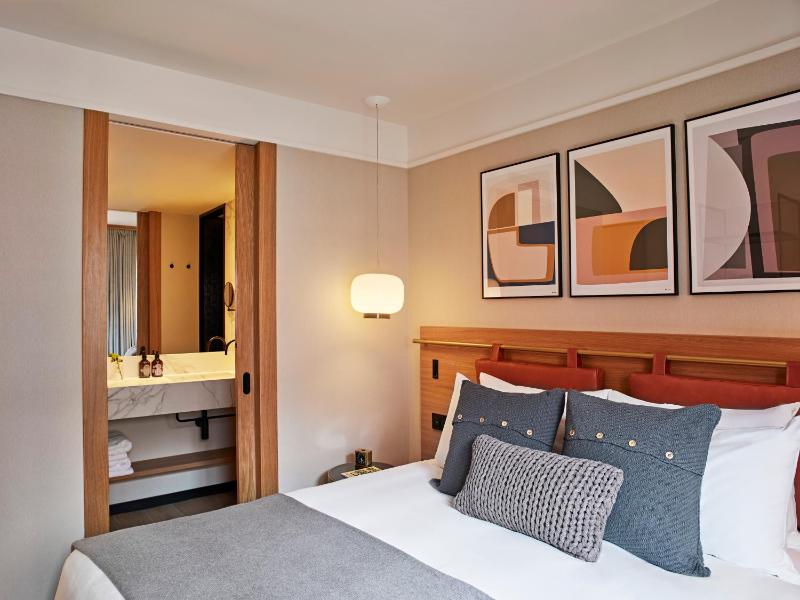 Essential Room  image 1