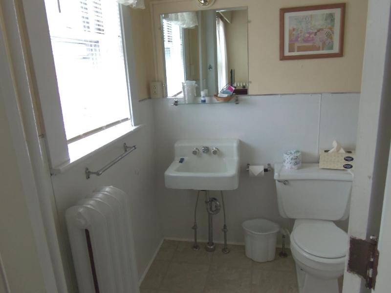 Budget Double Room image 2