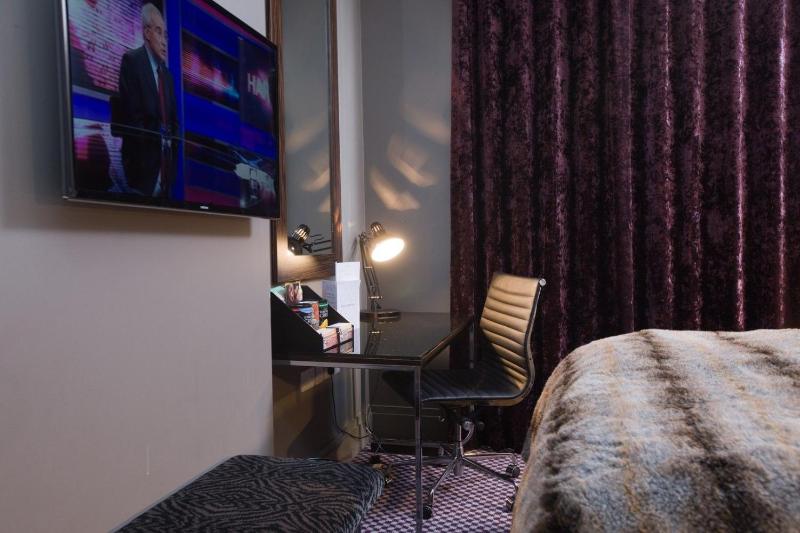 Standard Twin Room image 1