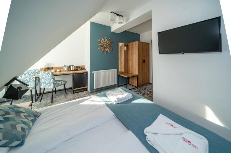 Economy Double Room image 4
