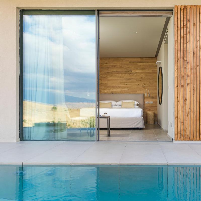 Deluxe Bungalow image 1