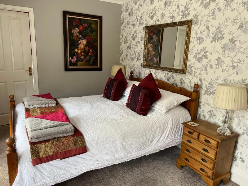Superior King Room image 4