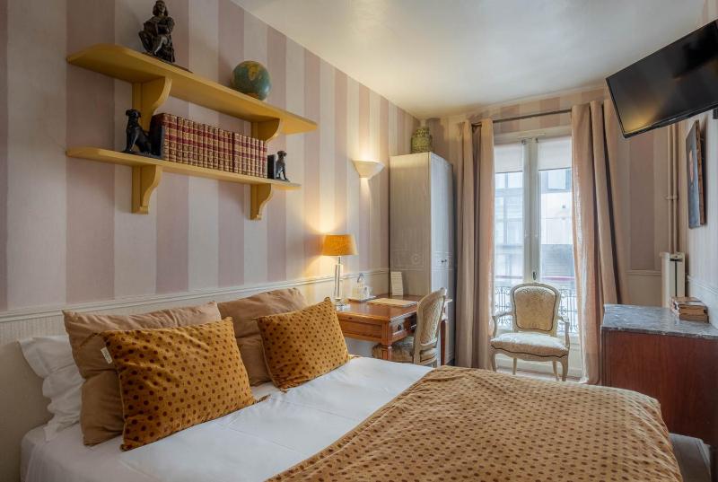 Standard Double Room image 4