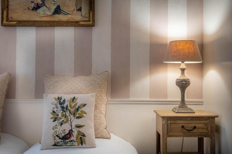 Superior Twin Room image 3