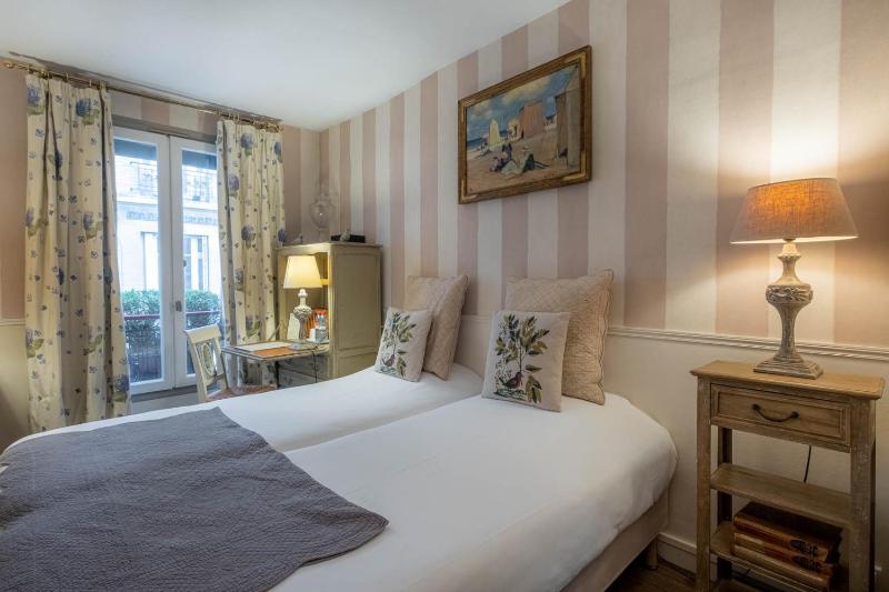 Superior Twin Room image 1