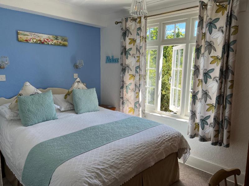 Standard Double Room image 4
