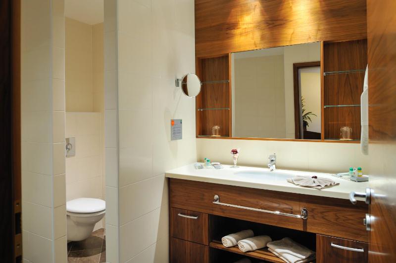 Standard Double Room image 4