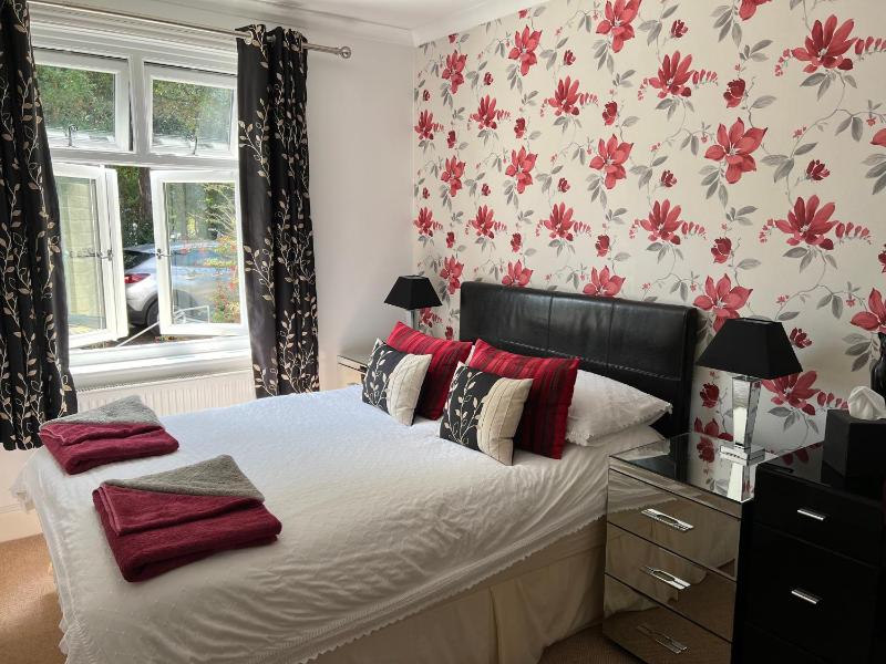 Small Double Room image 3