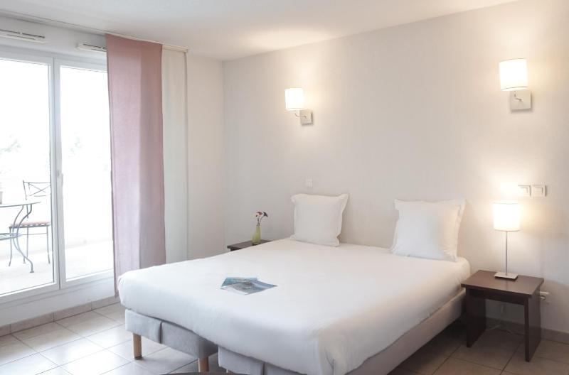 Comfort Aparthotel Six-Fours - image 24