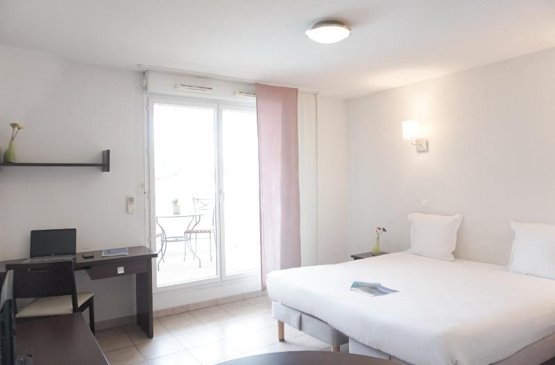 Comfort Aparthotel Six-Fours - image 36
