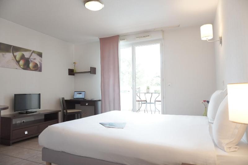 Comfort Aparthotel Six-Fours - image 41