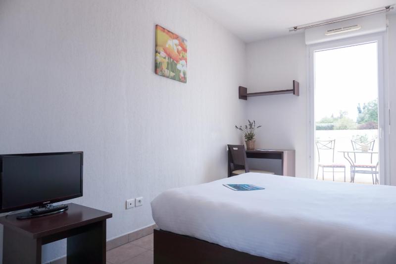 One Bedroom Apartment image 4
