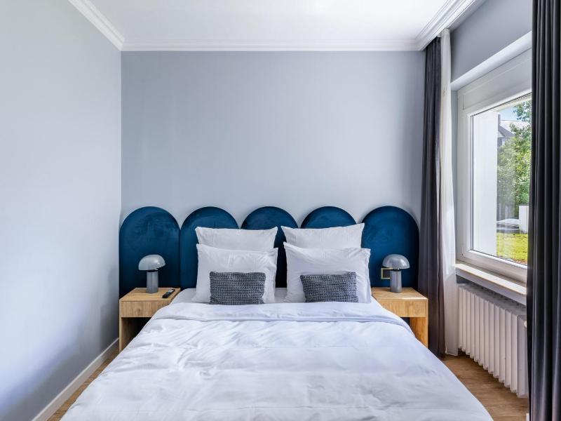 Medium Studio with Kitchenette image 3