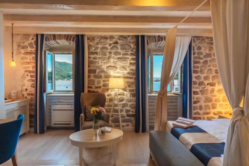 Deluxe Double Room with Sea View image 4